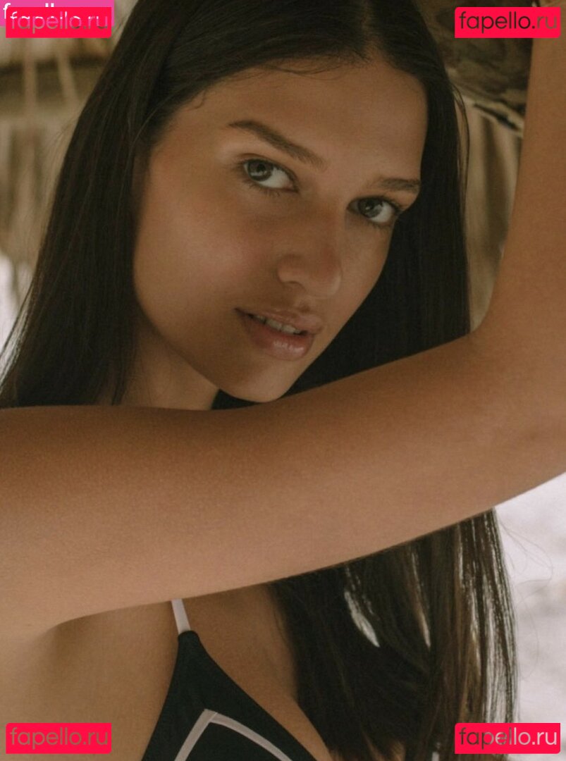 Karolina Moura Nude Onlyfans Photo 9