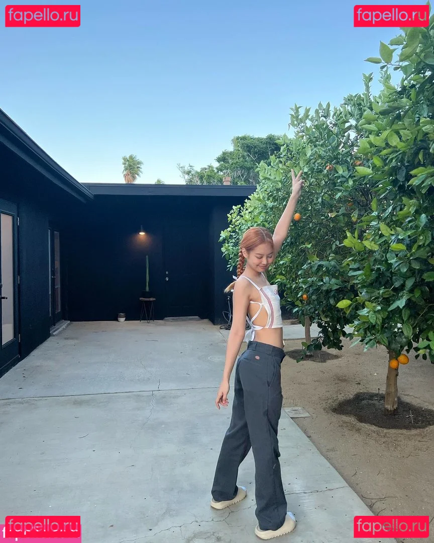 Jennie | BLΛƆKPIИK Onlyfans Photo Gallery 