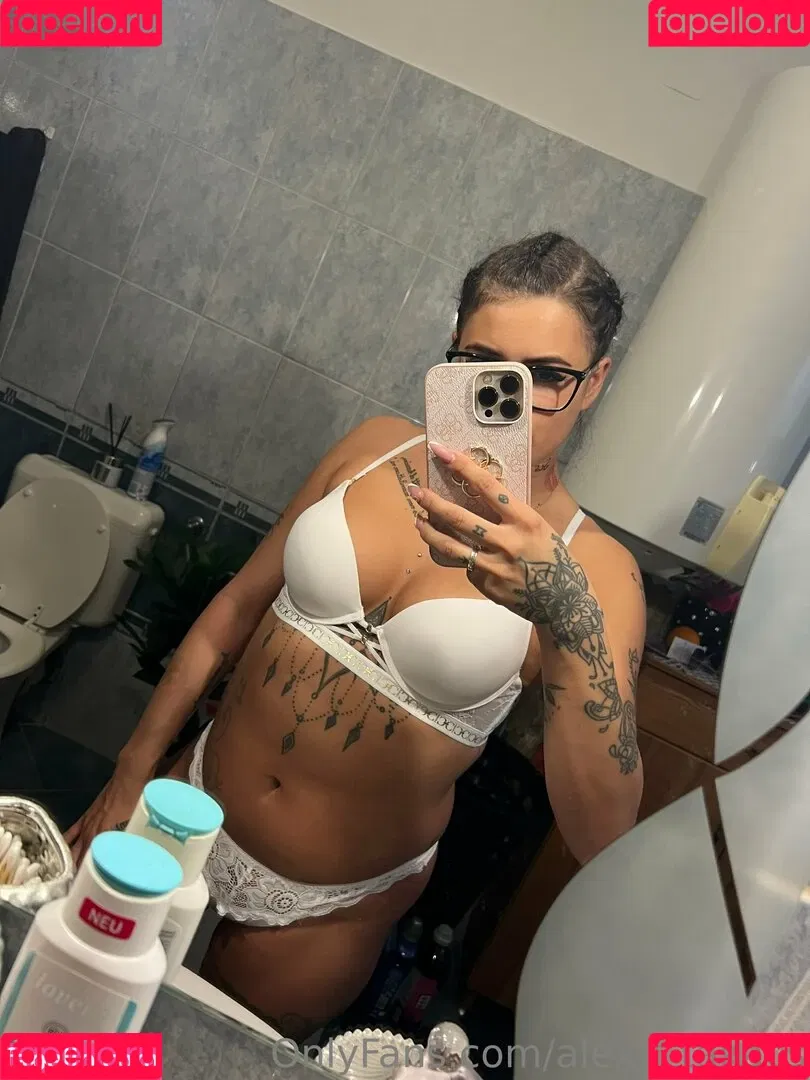 alexa_takacs Onlyfans Photo Gallery 