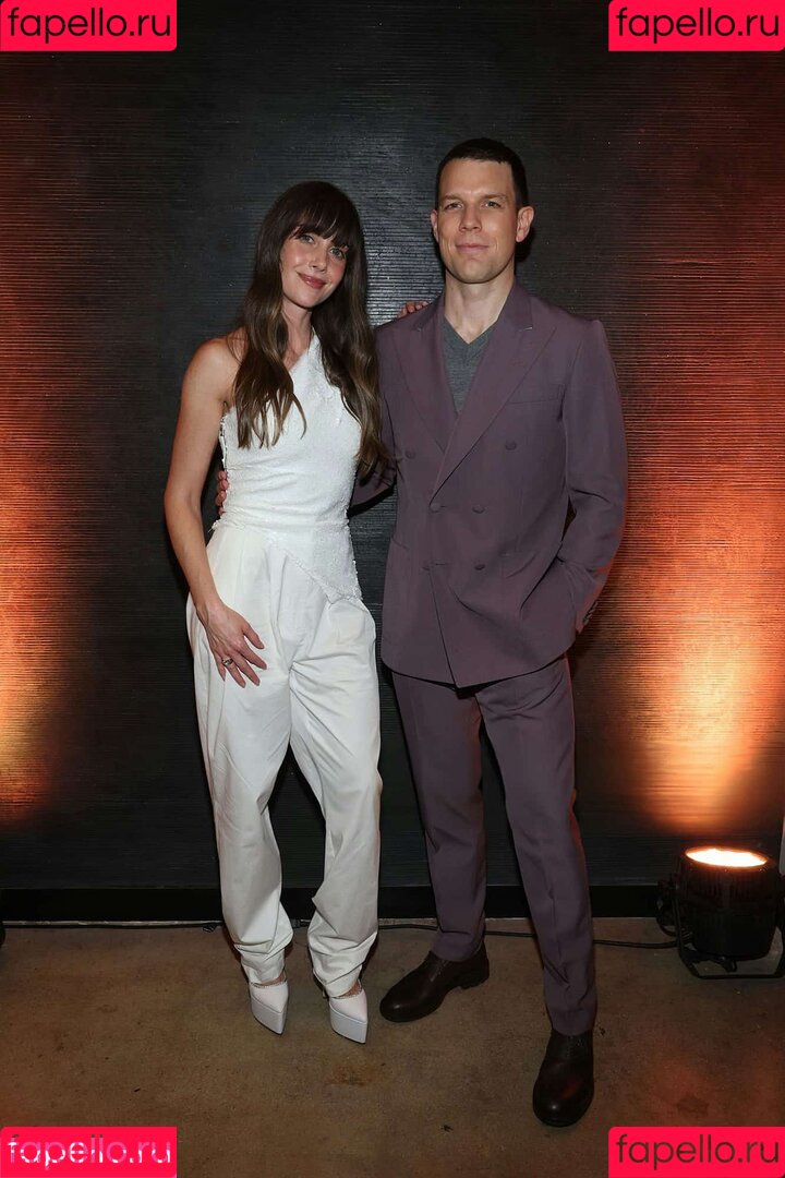 Alison Brie Onlyfans Photo Gallery 