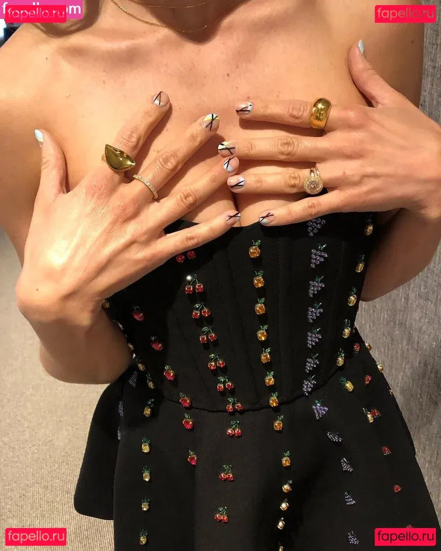 Alison Brie Onlyfans Photo Gallery 