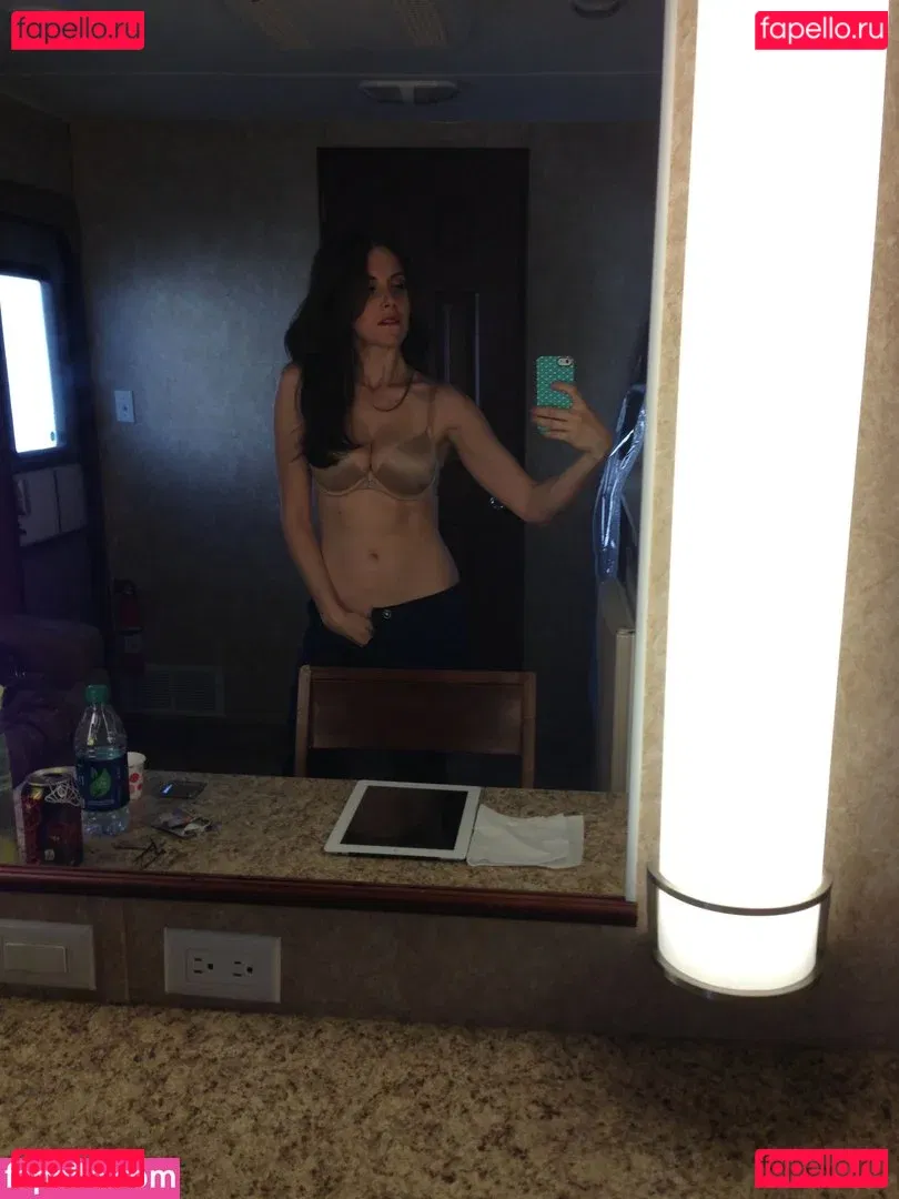Alison Brie Onlyfans Photo Gallery 
