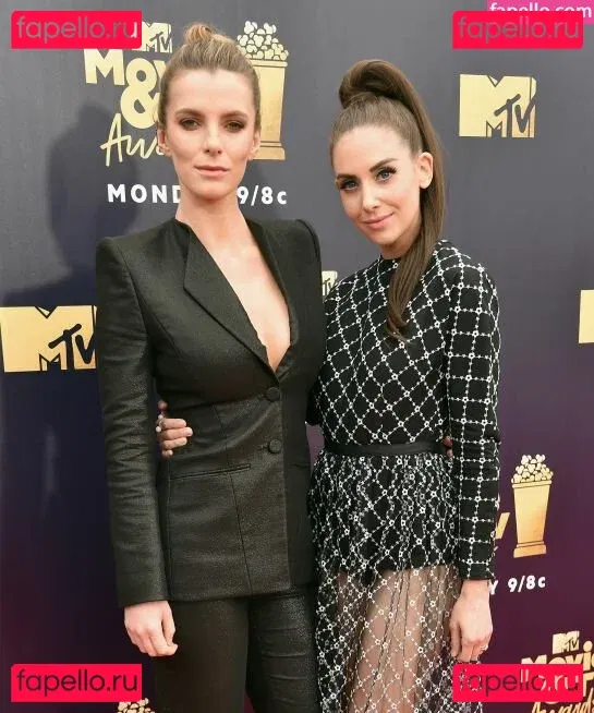 Alison Brie Onlyfans Photo Gallery 