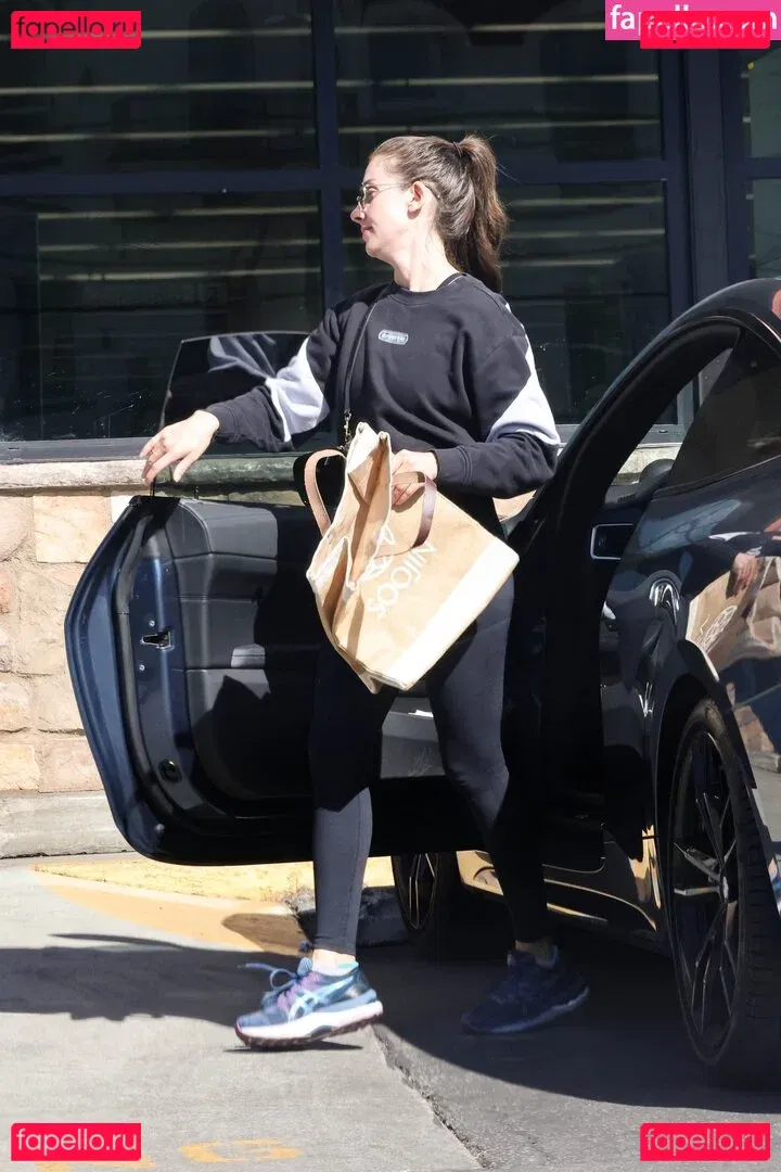 Alison Brie Onlyfans Photo Gallery 