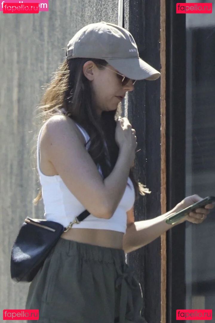 Alison Brie Onlyfans Photo Gallery 