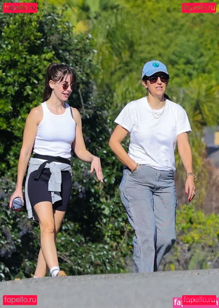 Alison Brie Onlyfans Photo Gallery 