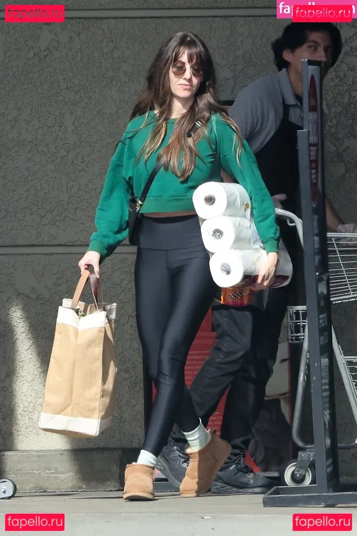 Alison Brie Onlyfans Photo Gallery 