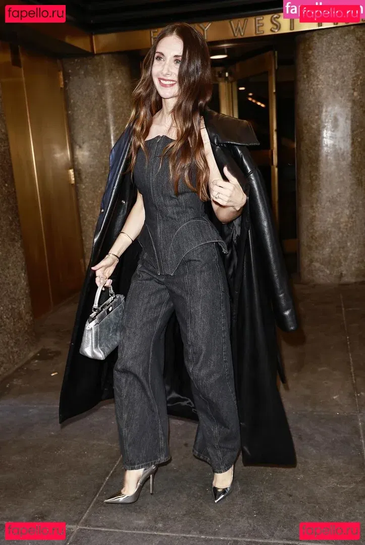 Alison Brie Onlyfans Photo Gallery 