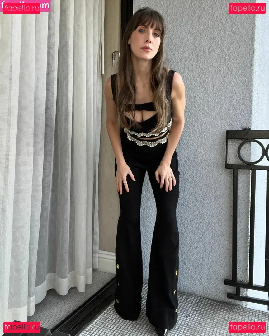 Alison Brie Onlyfans Photo Gallery 