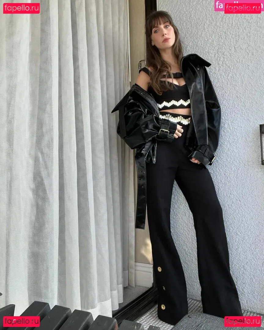 Alison Brie Onlyfans Photo Gallery 