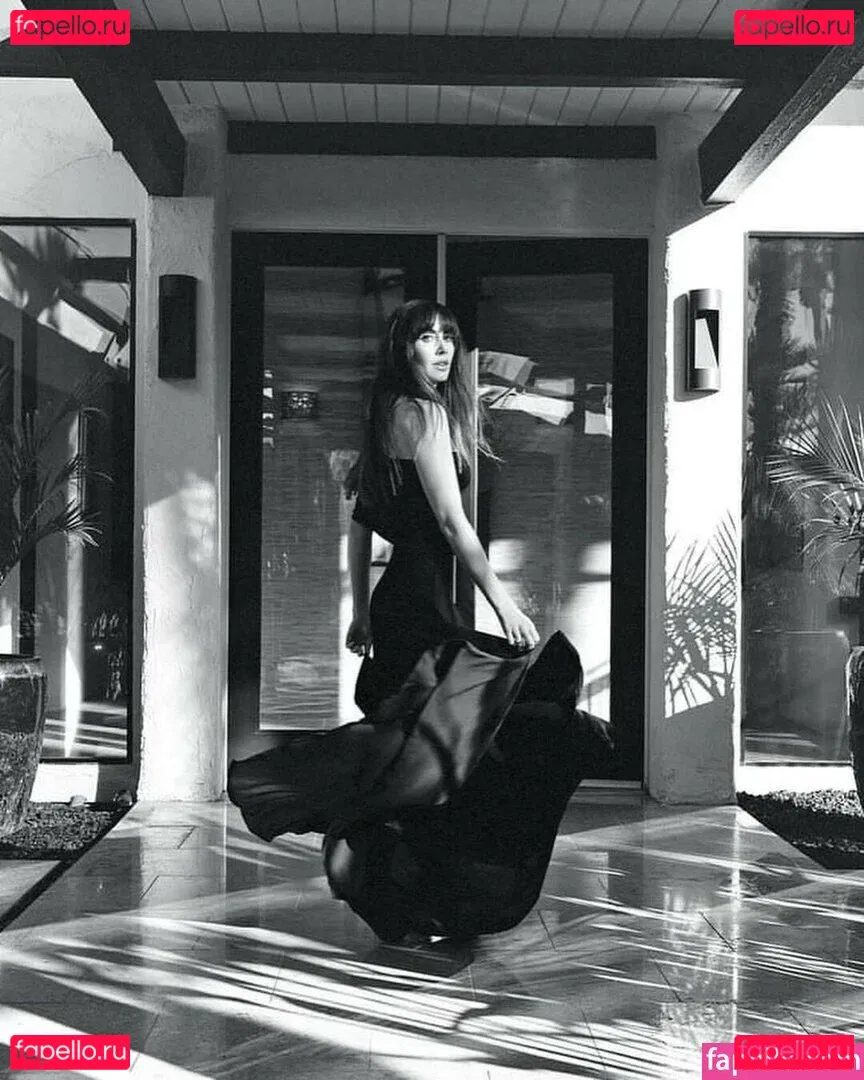 Alison Brie Onlyfans Photo Gallery 