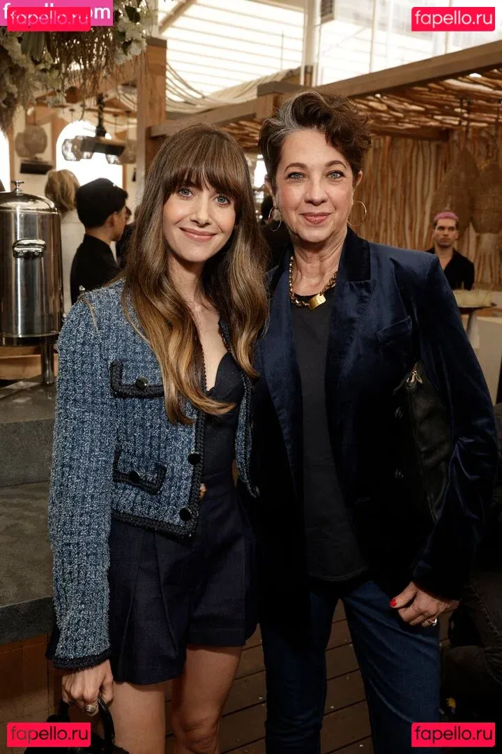 Alison Brie Onlyfans Photo Gallery 