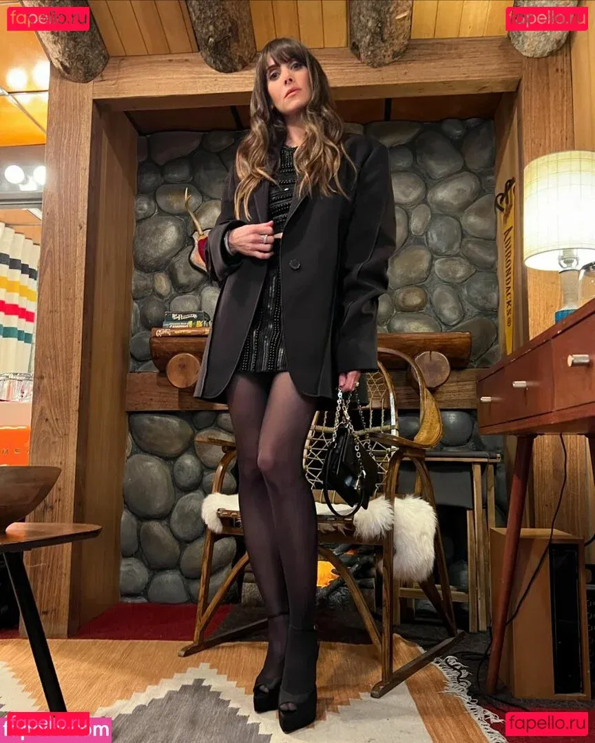 Alison Brie Onlyfans Photo Gallery 