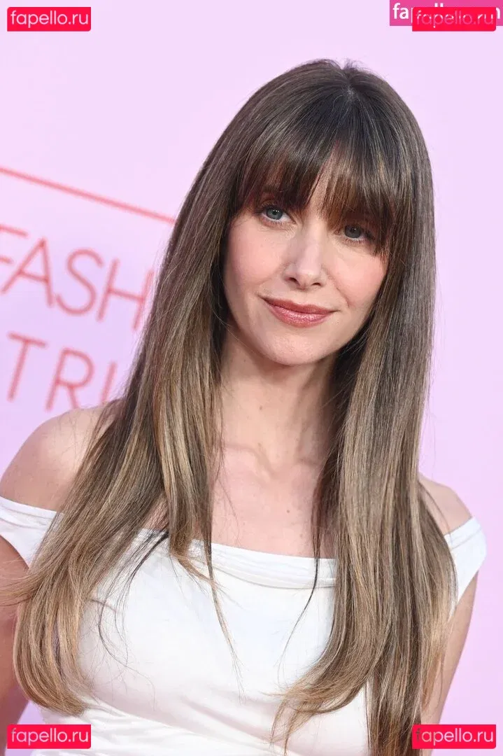 Alison Brie Onlyfans Photo Gallery 