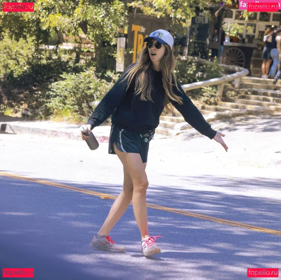 Alison Brie Onlyfans Photo Gallery 