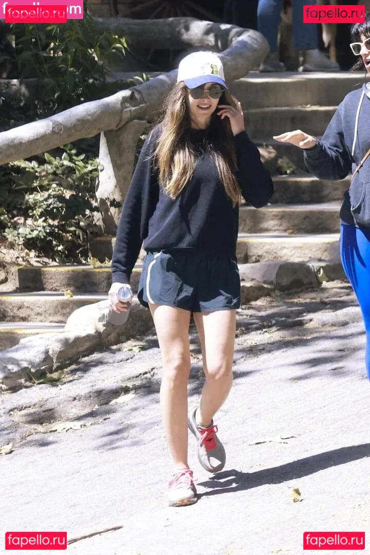 Alison Brie Onlyfans Photo Gallery 