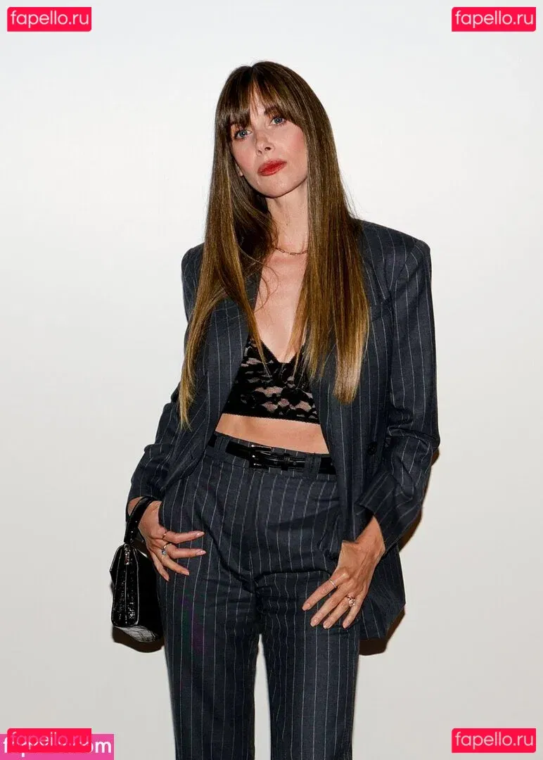 Alison Brie Onlyfans Photo Gallery 