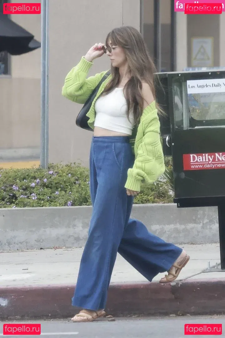 Alison Brie Onlyfans Photo Gallery 