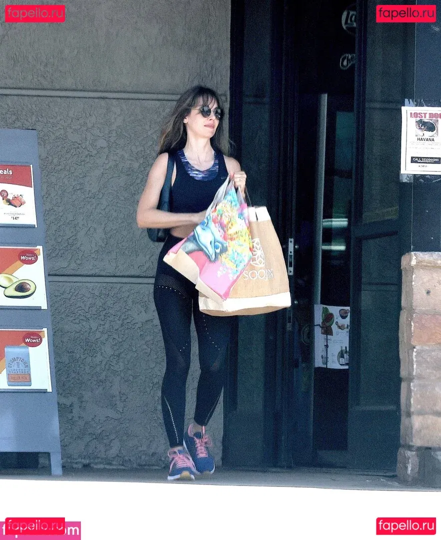 Alison Brie Onlyfans Photo Gallery 