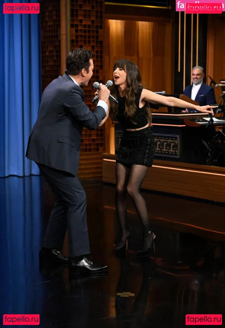 Alison Brie Onlyfans Photo Gallery 