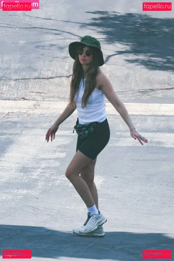 Alison Brie Onlyfans Photo Gallery 