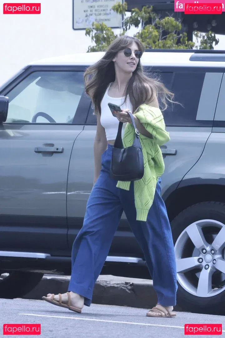 Alison Brie Onlyfans Photo Gallery 