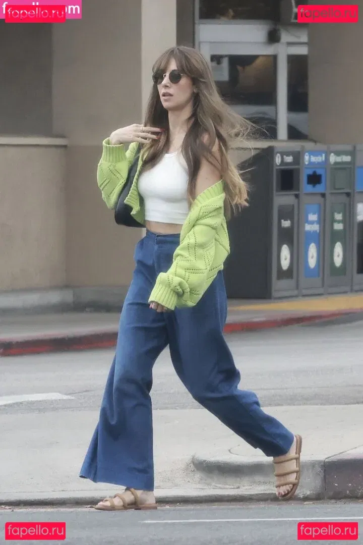 Alison Brie Onlyfans Photo Gallery 