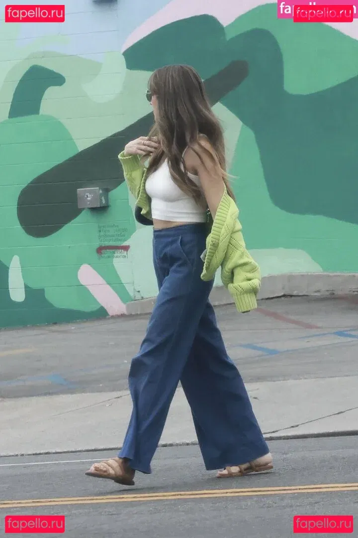 Alison Brie Onlyfans Photo Gallery 