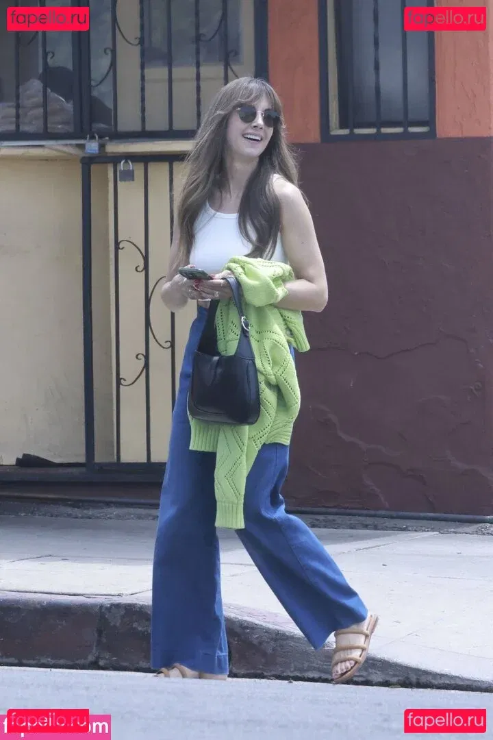 Alison Brie Onlyfans Photo Gallery 