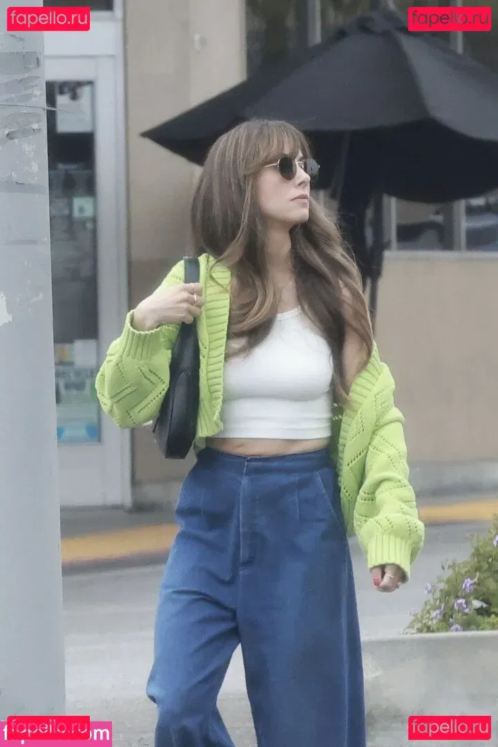 Alison Brie Onlyfans Photo Gallery 