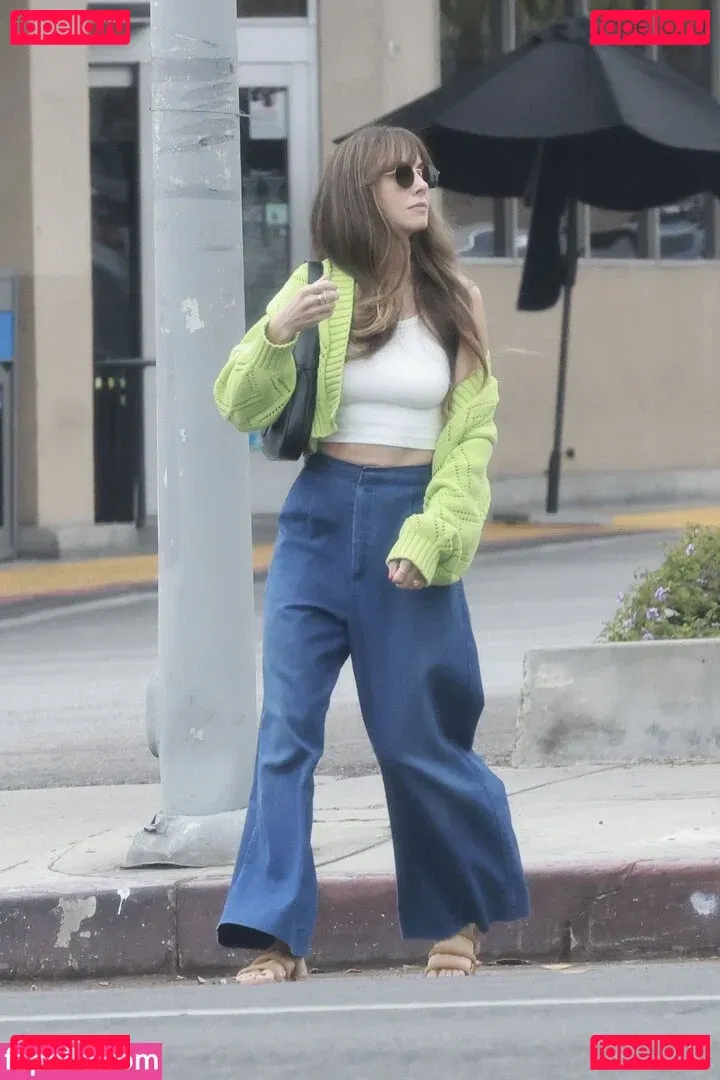 Alison Brie Onlyfans Photo Gallery 