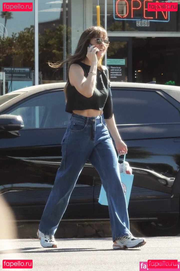 Alison Brie Onlyfans Photo Gallery 