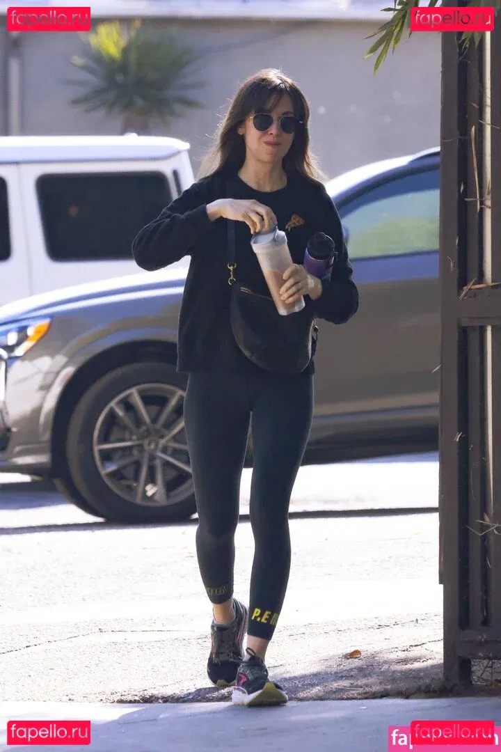 Alison Brie Onlyfans Photo Gallery 