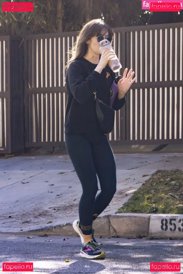 Alison Brie Onlyfans Photo Gallery 