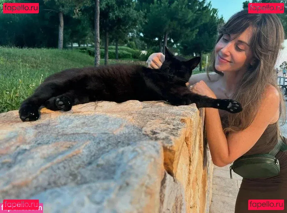 Alison Brie Onlyfans Photo Gallery 