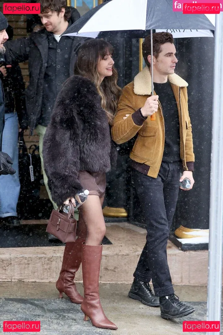 Alison Brie Onlyfans Photo Gallery 