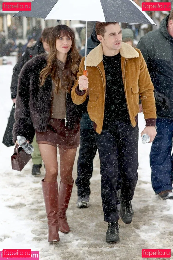 Alison Brie Onlyfans Photo Gallery 