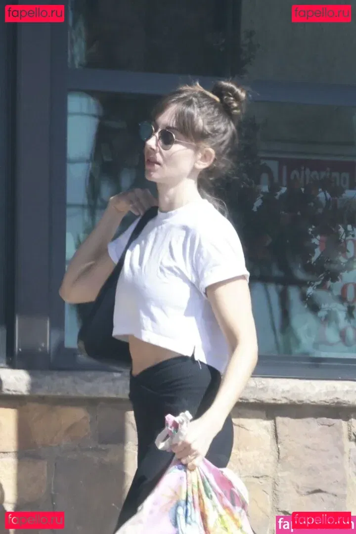 Alison Brie Onlyfans Photo Gallery 