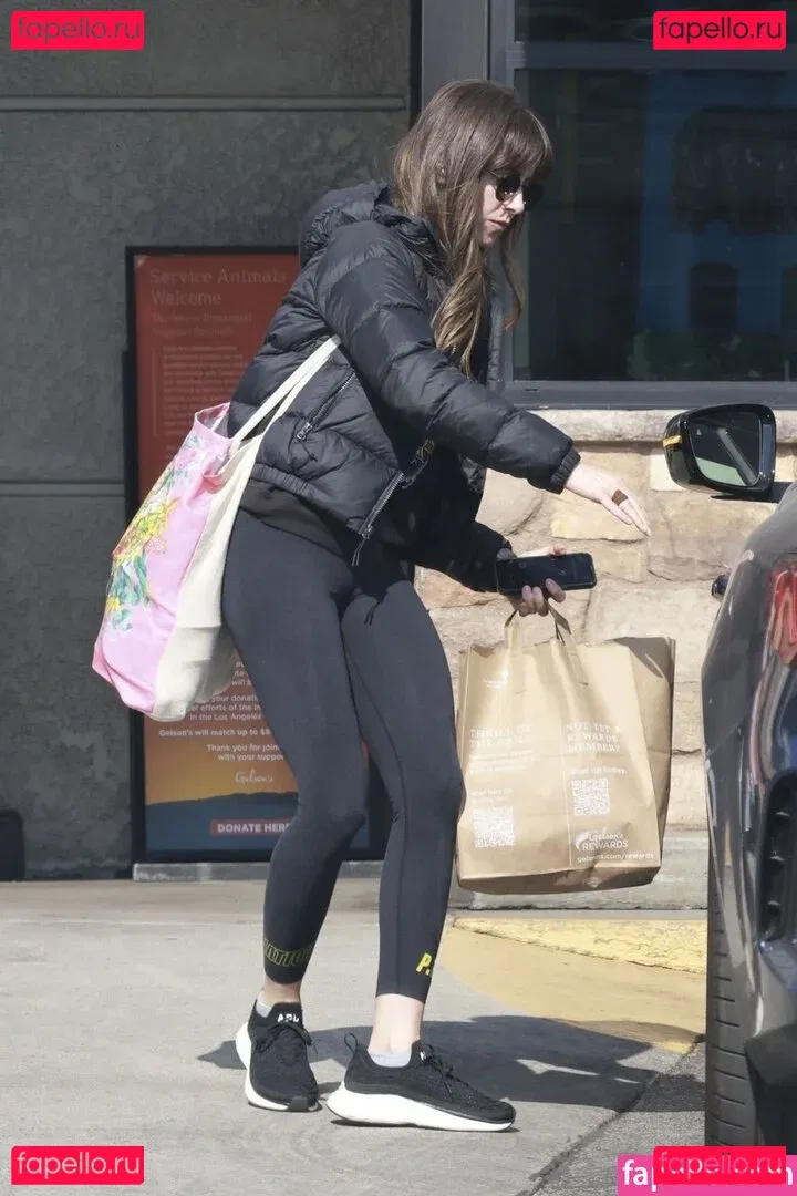 Alison Brie Onlyfans Photo Gallery 