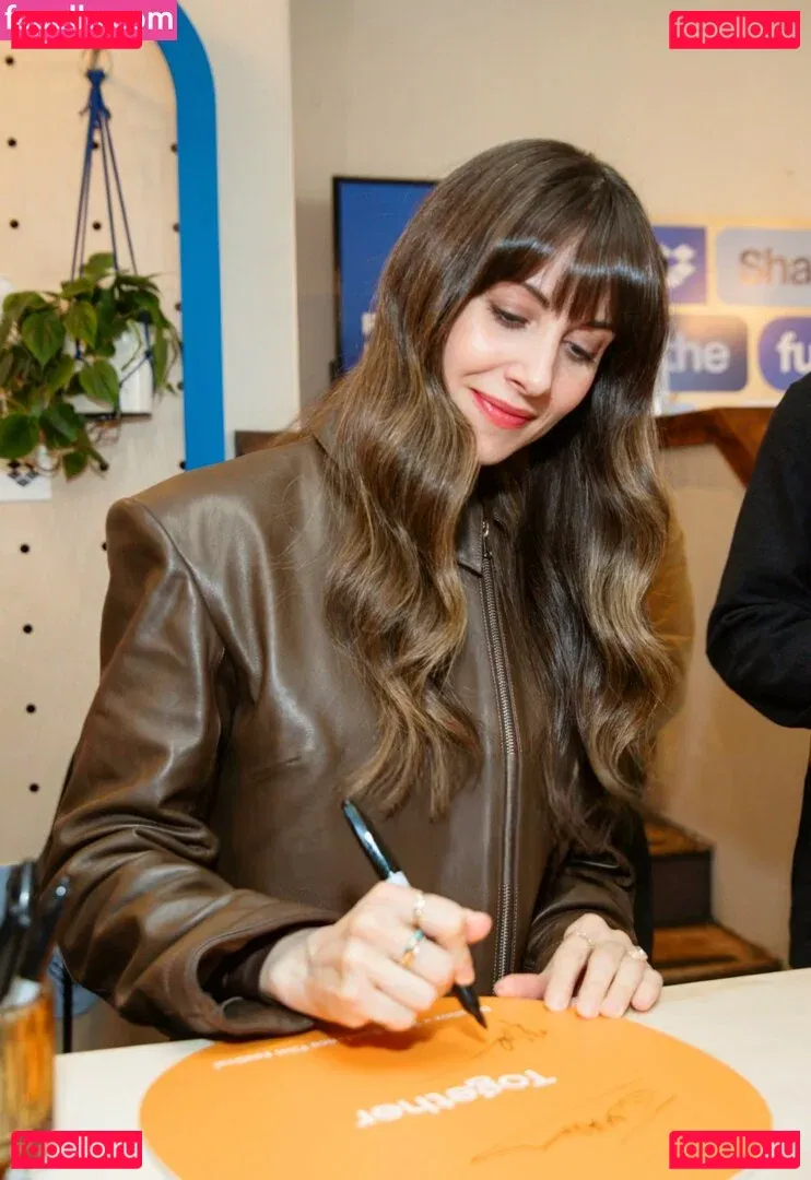 Alison Brie Onlyfans Photo Gallery 