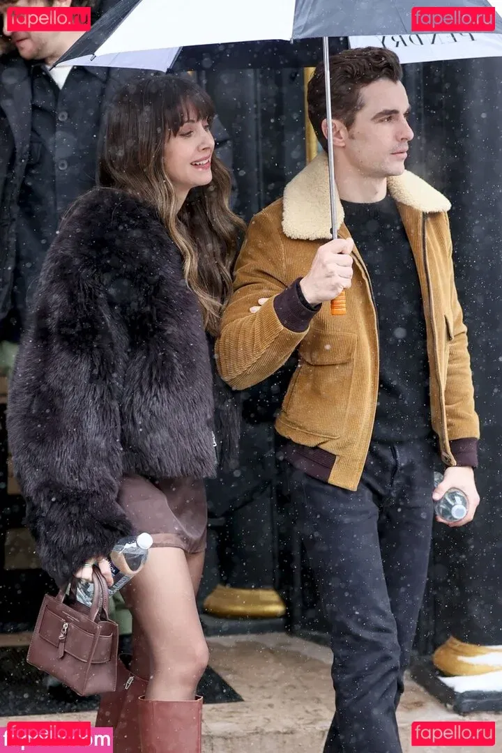 Alison Brie Onlyfans Photo Gallery 