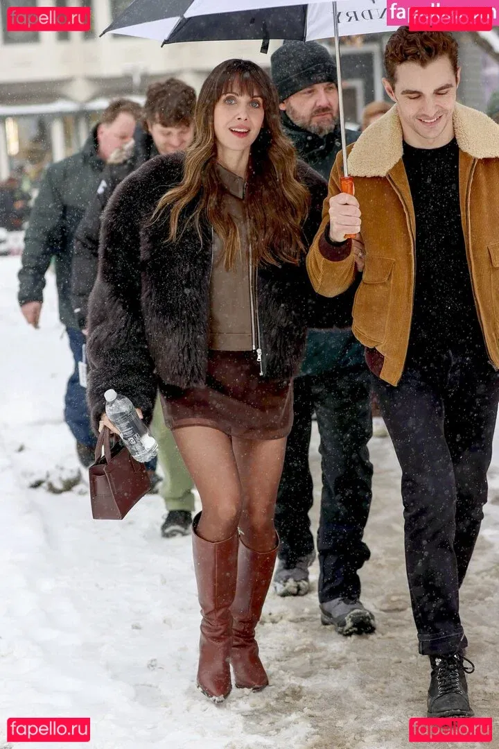 Alison Brie Onlyfans Photo Gallery 