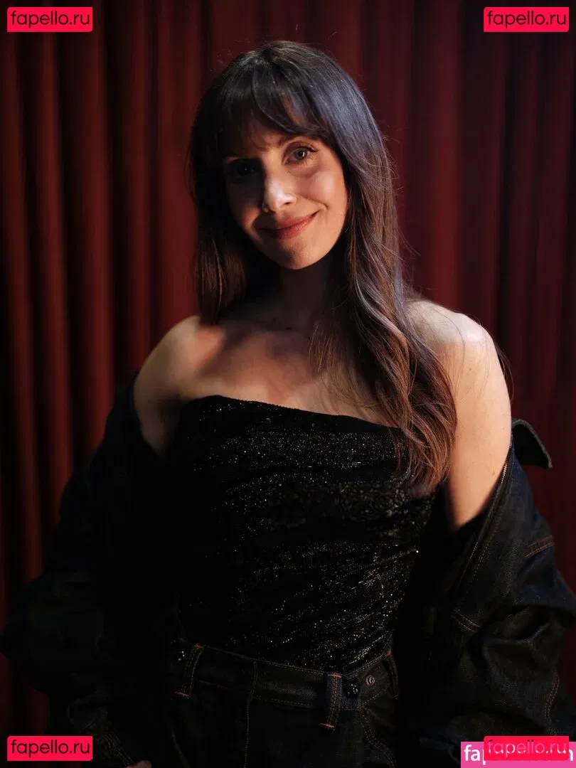 Alison Brie Onlyfans Photo Gallery 