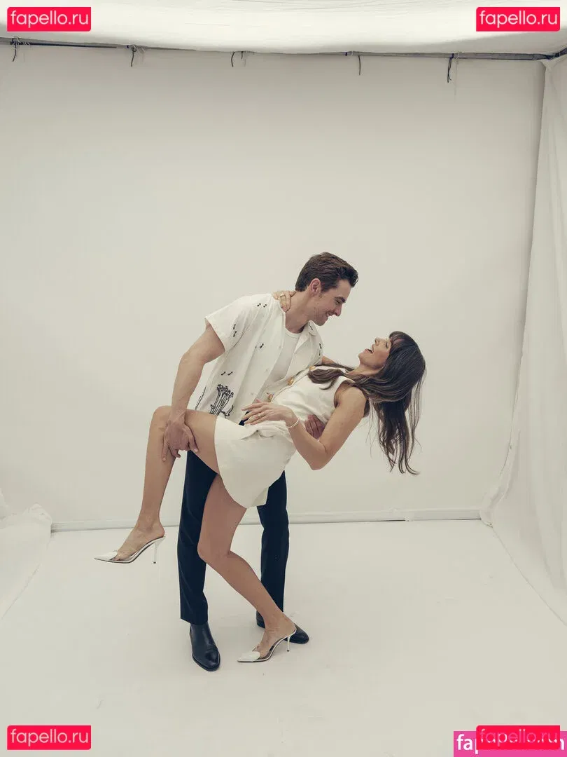 Alison Brie Onlyfans Photo Gallery 