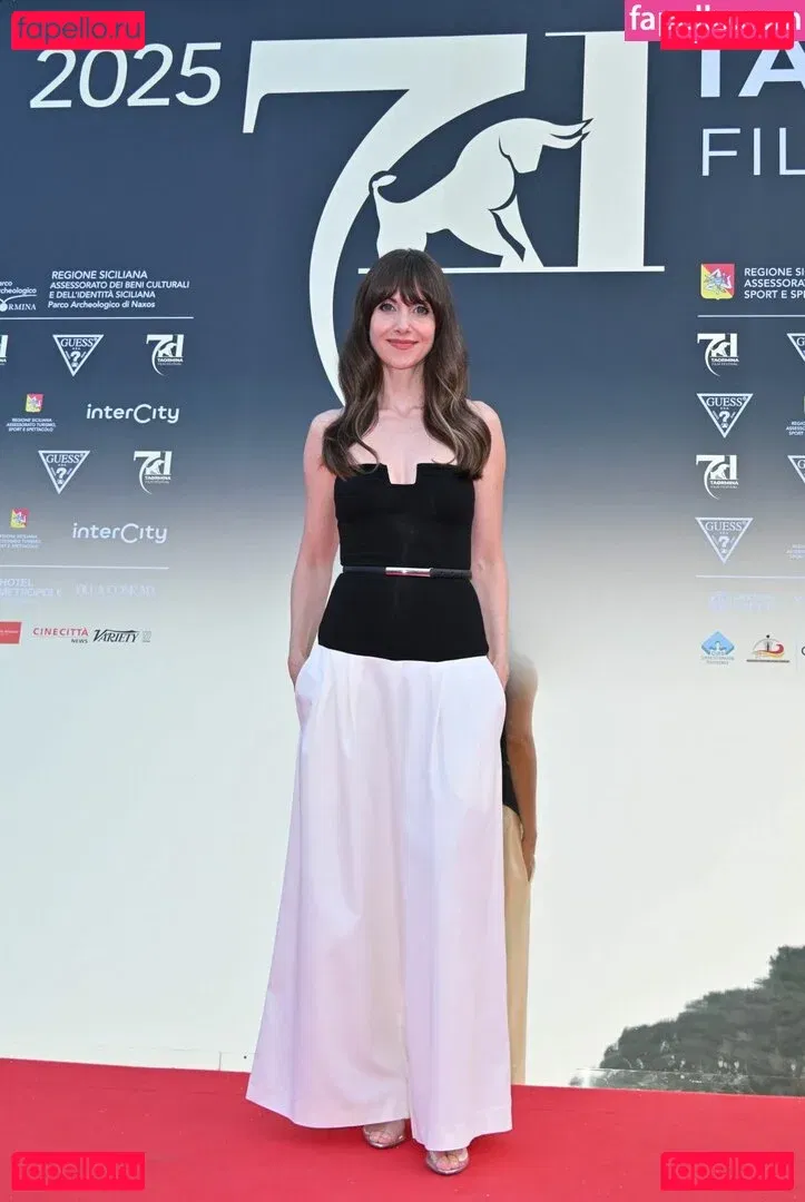 Alison Brie Onlyfans Photo Gallery 