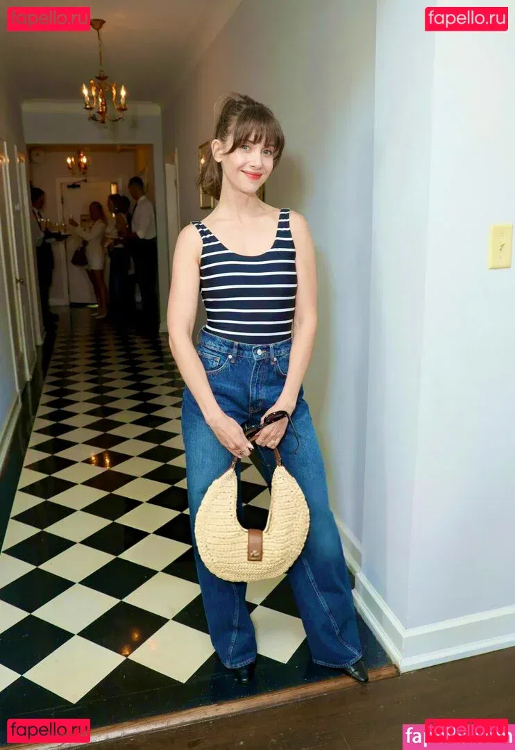 Alison Brie Onlyfans Photo Gallery 