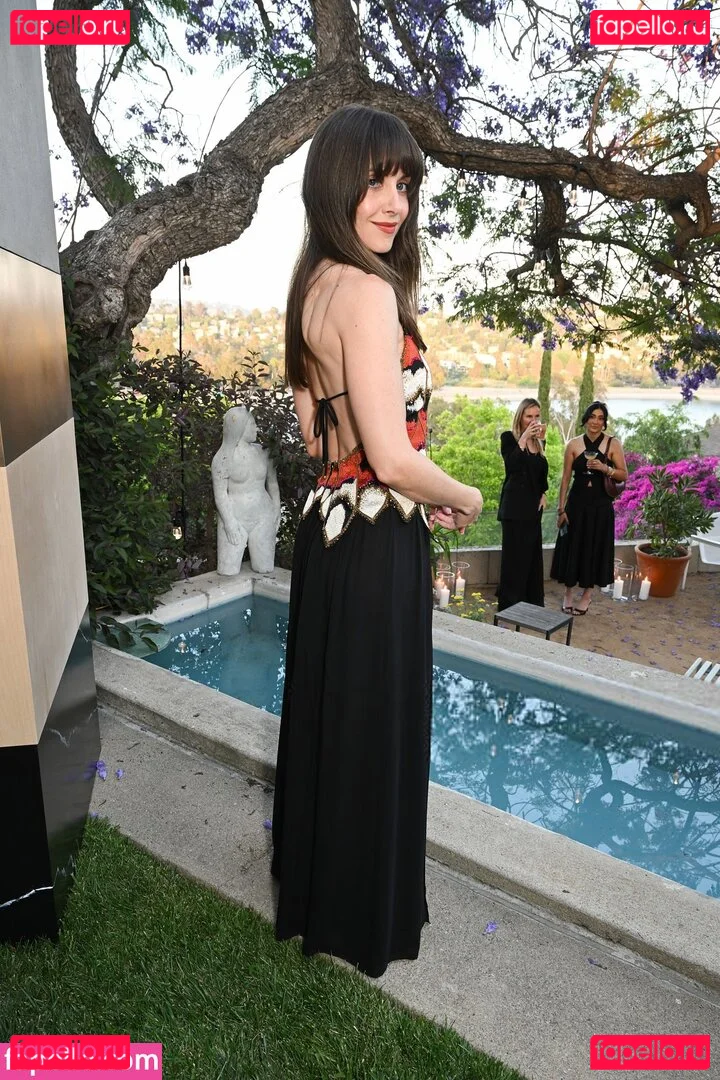 Alison Brie Onlyfans Photo Gallery 