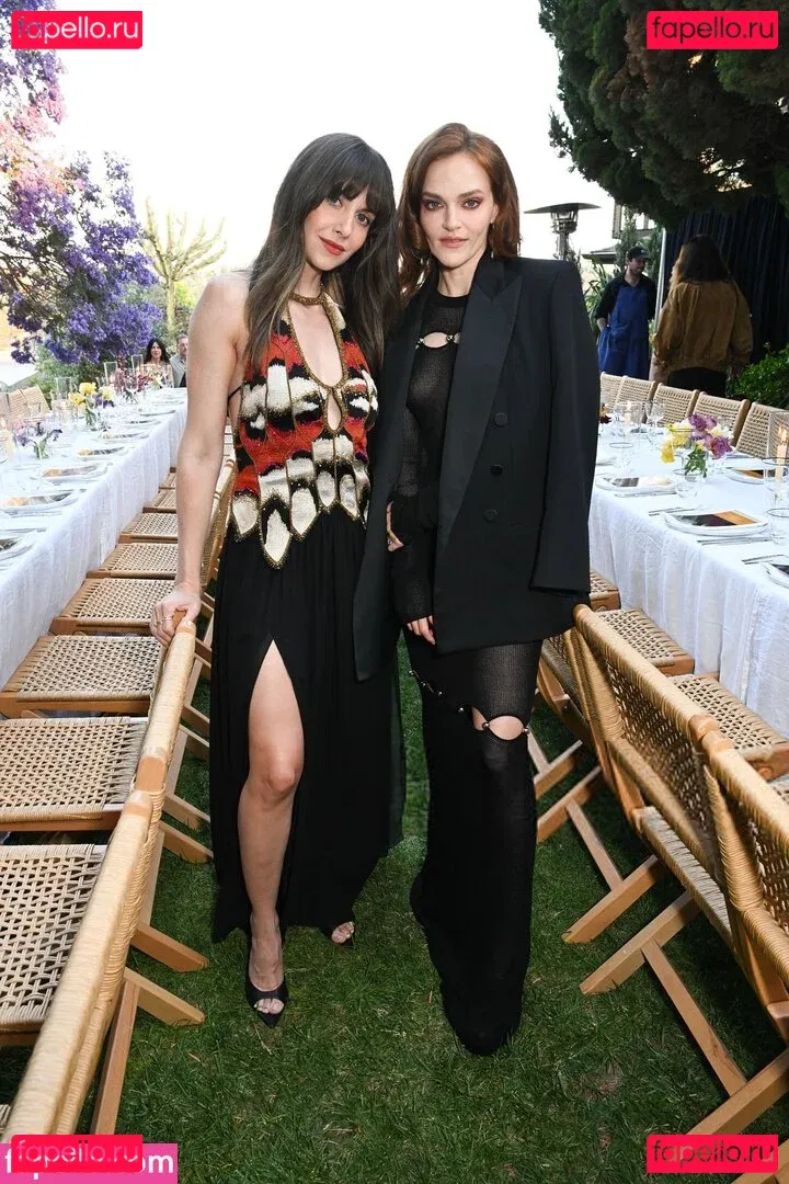 Alison Brie Onlyfans Photo Gallery 