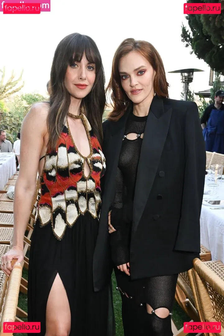 Alison Brie Onlyfans Photo Gallery 