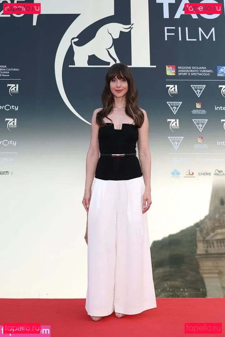 Alison Brie Onlyfans Photo Gallery 